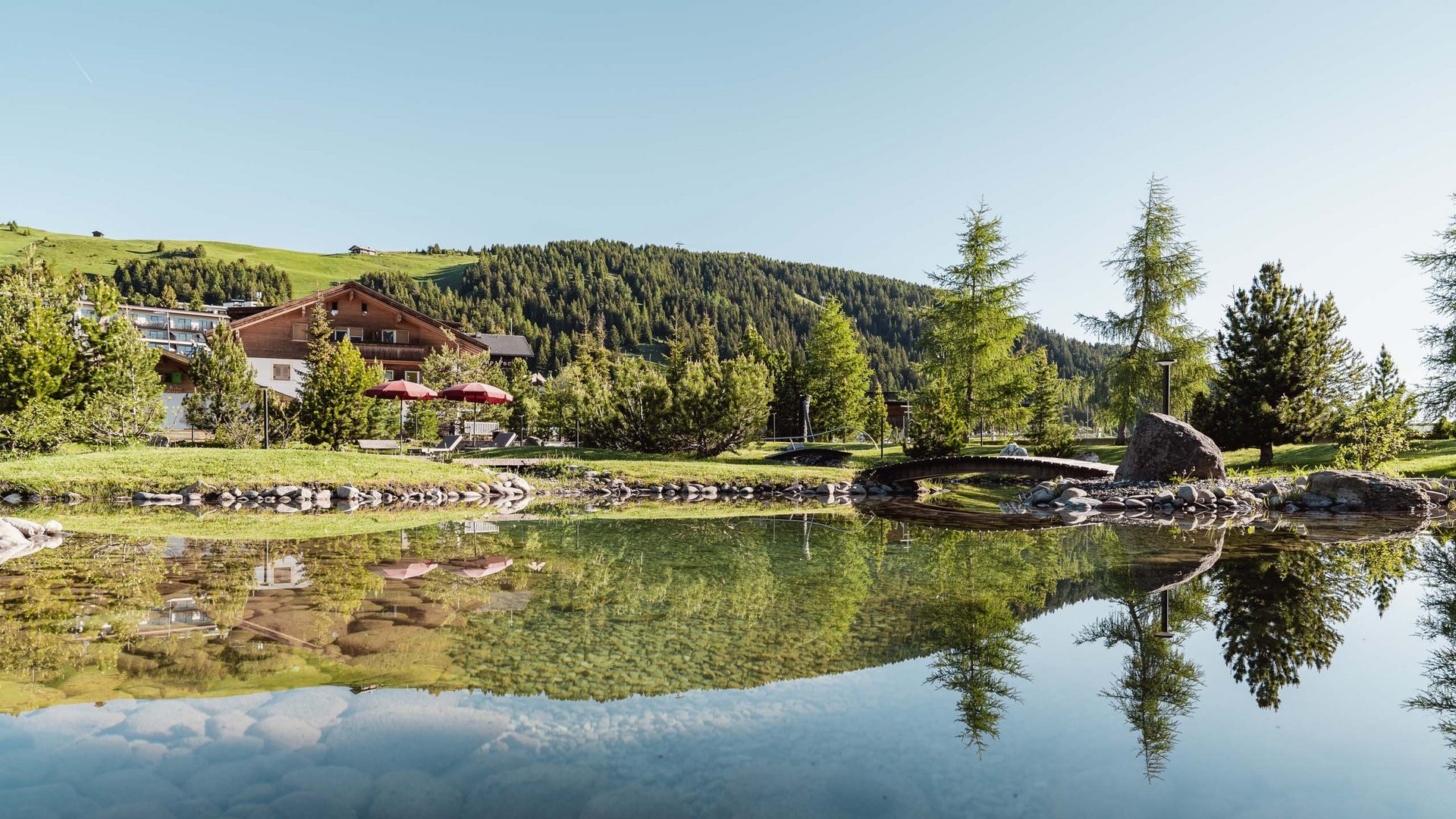 Una piscina panoramica tra le Dolomiti